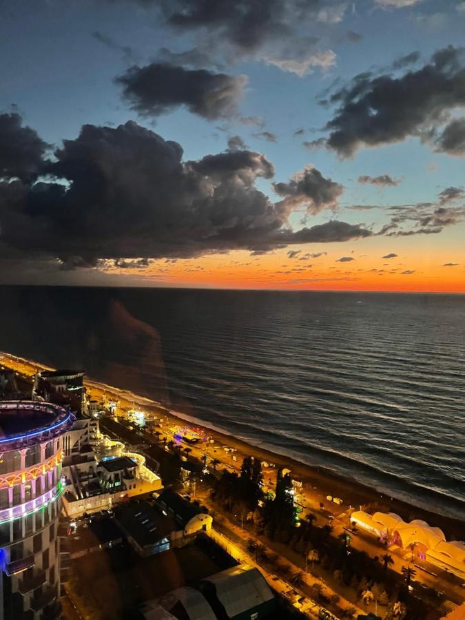 Orbi City Luxury Suite Batumi Esterno foto