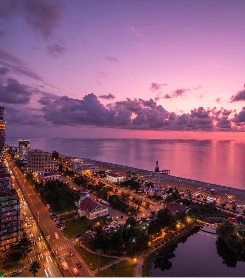 Orbi City Luxury Suite Batumi Esterno foto