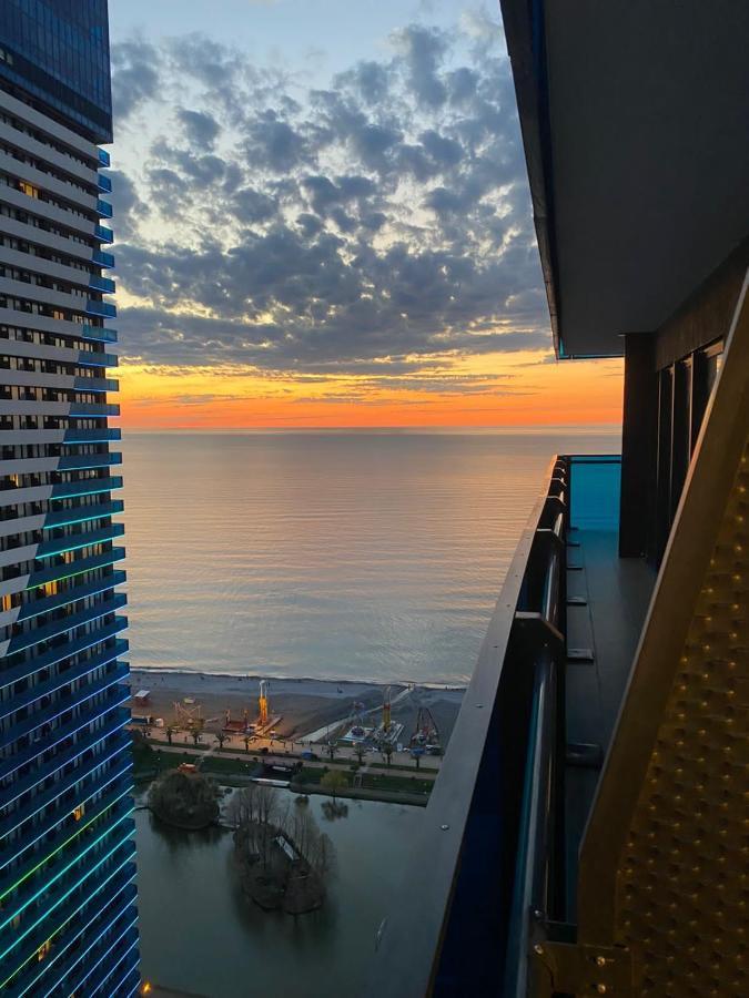 Orbi City Luxury Suite Batumi Esterno foto